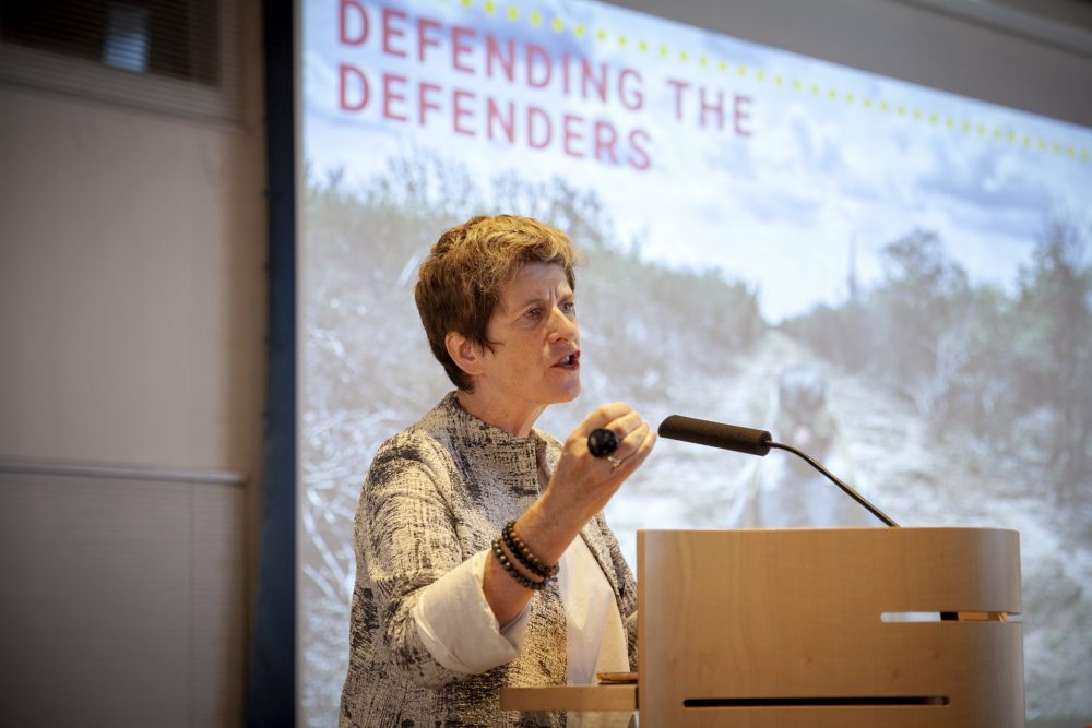 Kate Gilmore taler ved IWGIAs 50års konference
