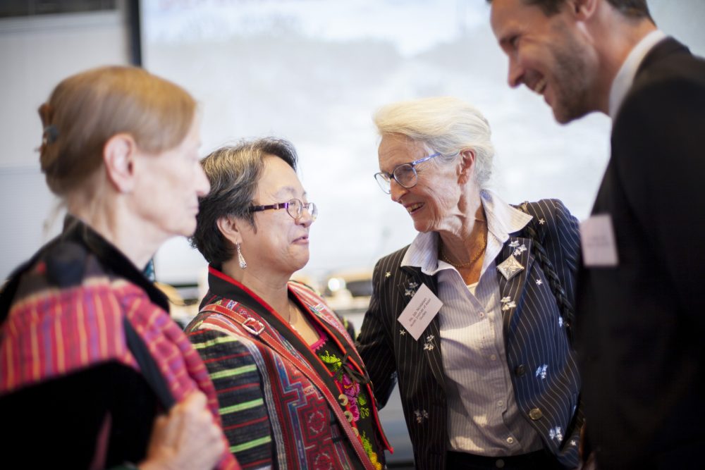 4 deltagere tager sammen ved konference for IWGIAs 50års jubilæum